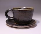 秋谷昌央 作 「黒カップ＆ソーサー」 #2