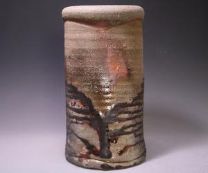 金重 剛 作 「備前花入」