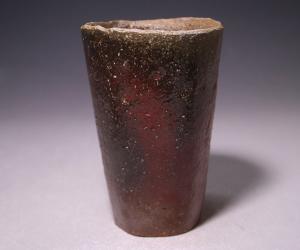 屋代剛右 作 「備前麦酒杯」