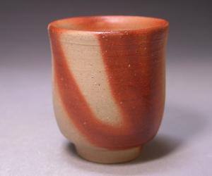 伊勢崎 満 作 「伊部緋襷湯呑」