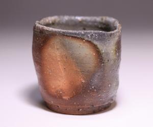 金重 愫 作 「備前酒呑」