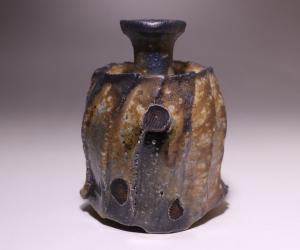 秋谷昌央 作 「黒徳利」