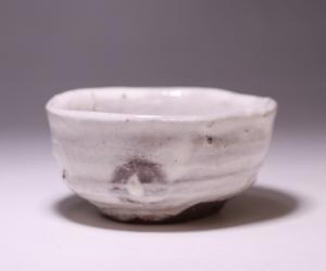 高力芳照 作 「粉引盃」