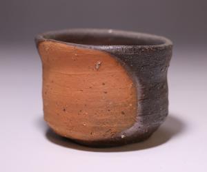 高力芳照 作 「備前窯変酒呑」