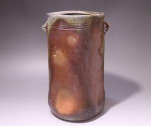 伊勢崎 満 作 「備前耳付花入」