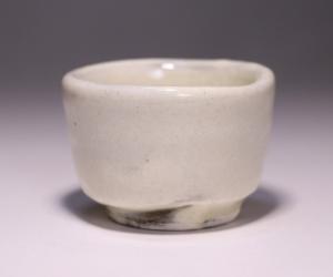 金重素山 作 「粉吹ぐい呑」