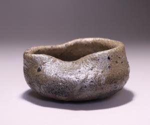高力芳照 作 「備前巨大化銀彩酒呑」