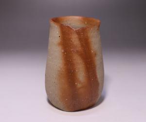 金重 愫 作 「緋襷麦酒呑」
