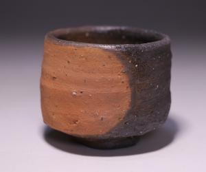 高力芳照 作 「備前窯変酒呑」