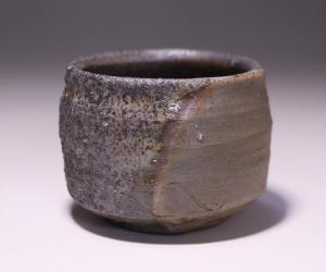 高力芳照 作 「備前窯変酒呑」