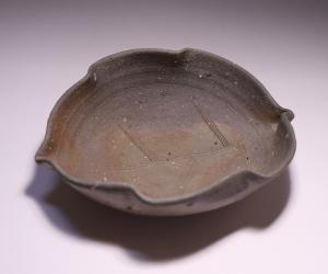 屋代剛右 作 「伊部木の葉皿」