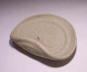 金重有邦 作 「伊部緋襷洲浜向付」