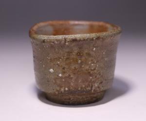 金重 愫 作 「備前酒呑」