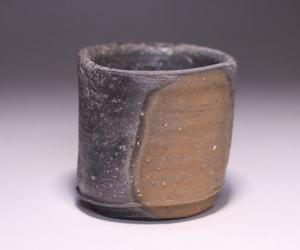 金重 愫 作 「備前酒呑」