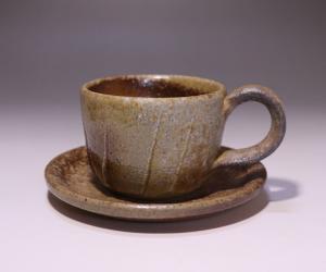 秋谷昌央 作 「備前カップ＆ソーサー」