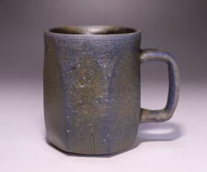 秋谷昌央 作 「黒マグカップ」