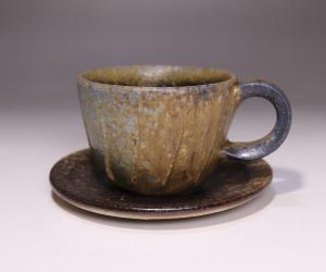 秋谷昌央 作 「黒カップ＆ソーサー」