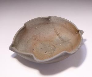 屋代剛右 作 「伊部木の葉皿」