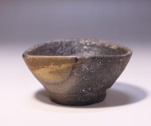 金重 愫 作 「備前盃」
