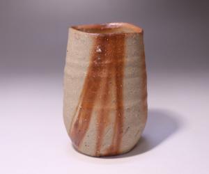 金重 愫 作 「緋襷麦酒呑」