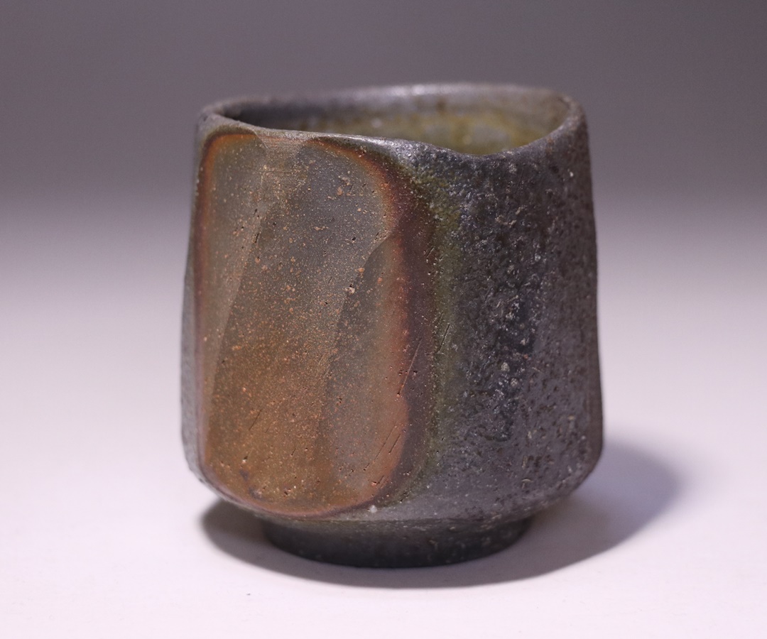 備前焼　岡山県重要無形文化財保持者　各見政峯(壽峯)作　備前耳付花入 備前焼 岡山県重要無形文化財保持者各見政峯作 備前窯変耳付花入